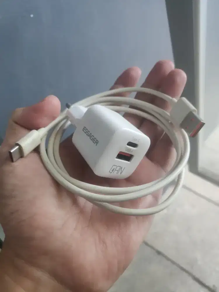 Charger Essanger 20Watt GAN dan Kabel Type C