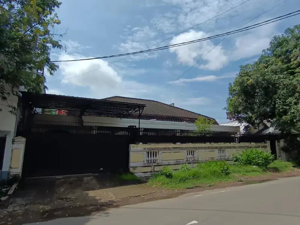 Rumah tua tengah kota makaassar cocok untuk usaha apa saja