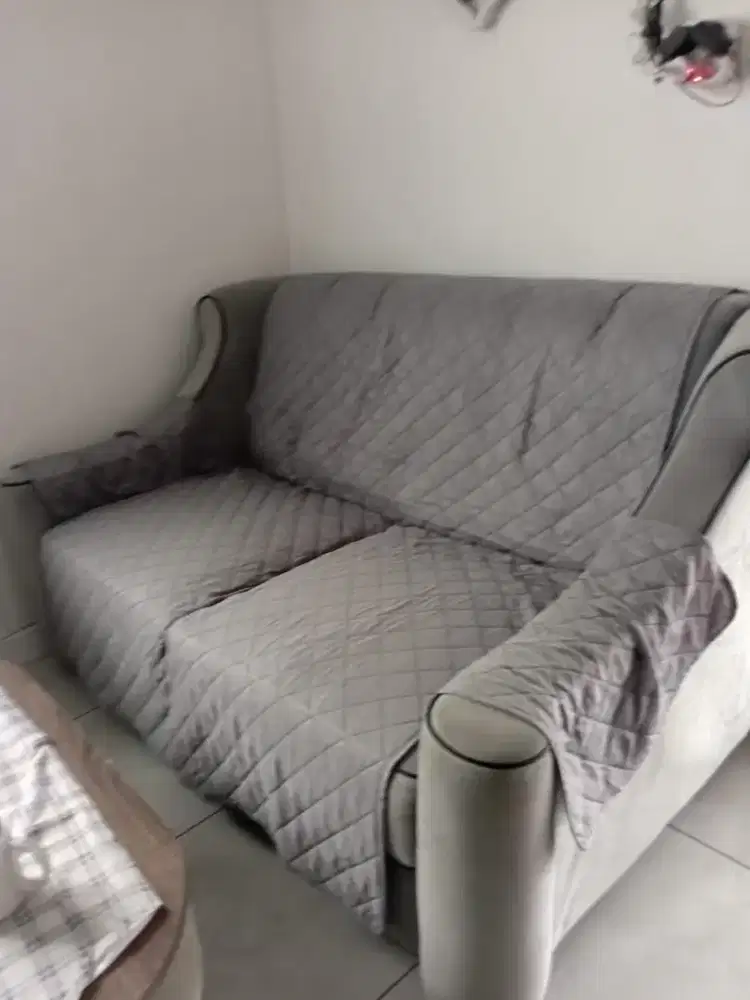 Jual cepat kursi 2 seater dan 1 seater, meja bonus taplak, bantal