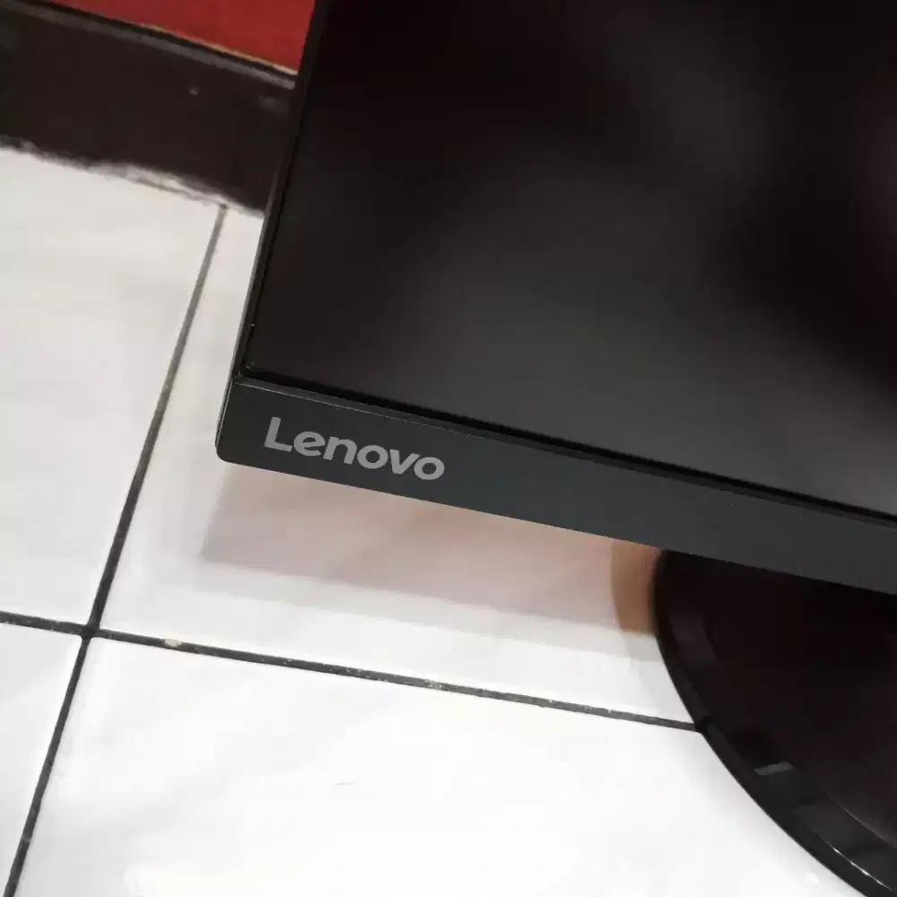 Monitor Lenovo 24 inch Murah! Siap Pakai!