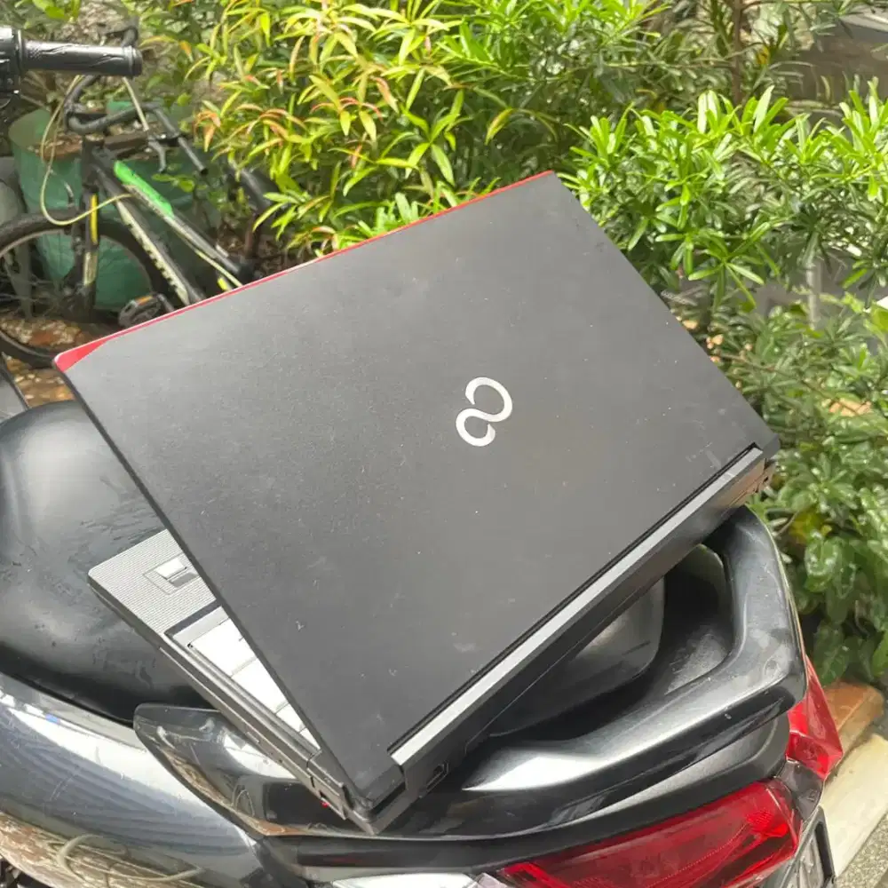 LAPTOP FUJITSU
Siap pakai, kondisi mulus, no minus.

Spesifikasi: