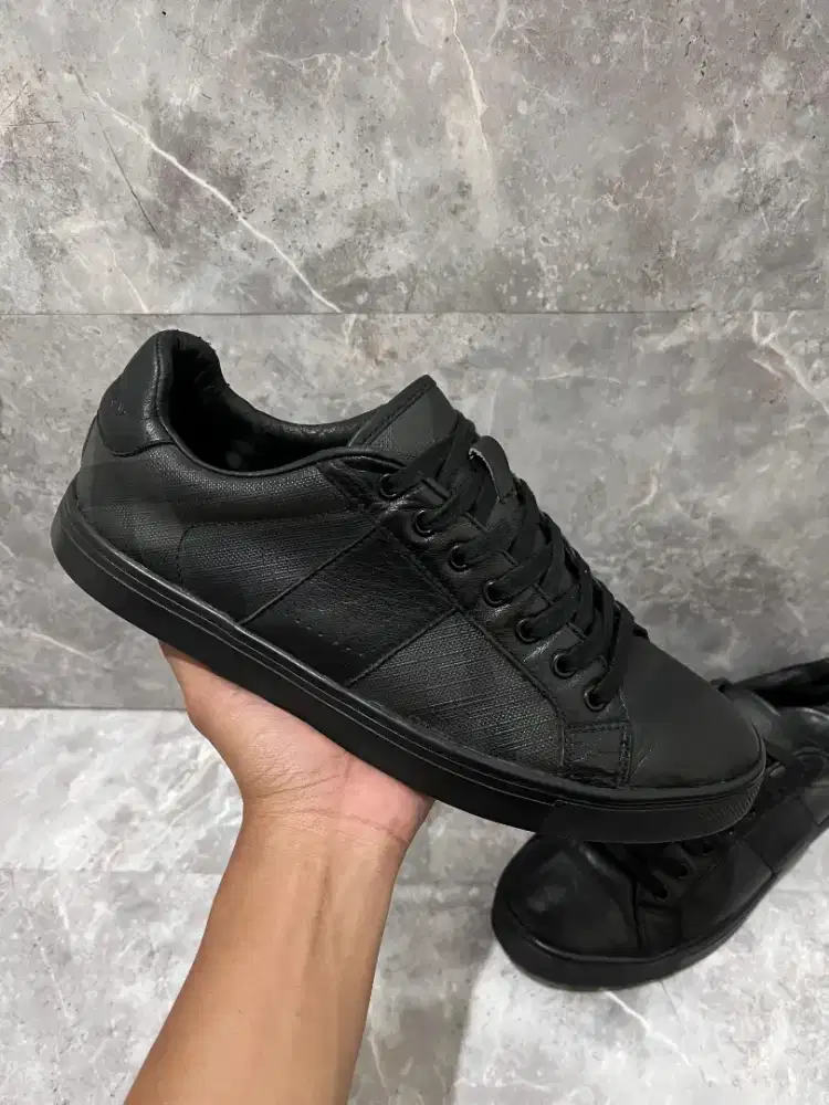 Sepatu Burberry Original Sneaker casual formal no louis lv gucci bally
