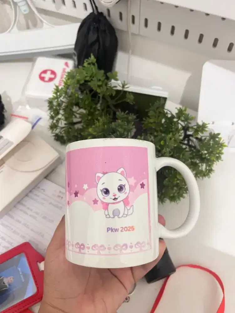 Cangkir Lucu Pkw 2025 dengan Gambar Kucing Imut dan Bintang