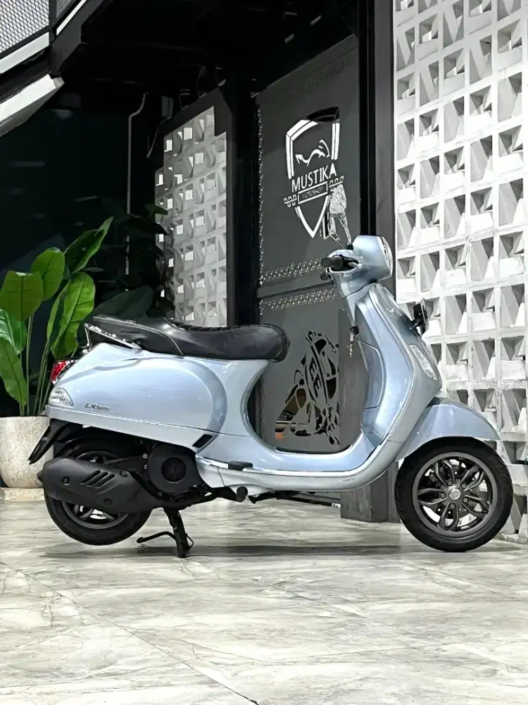 VESPA LX125 2023 - Chintia Mustika