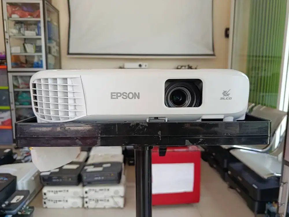 Lcd Projector Epson EB – E01 XGA