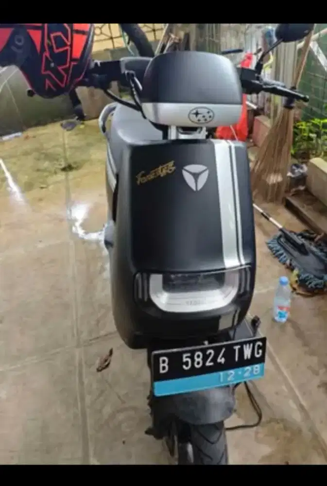 Jual Yadea E8spro Km baru 2 ribu jarang digunakan batrai baru