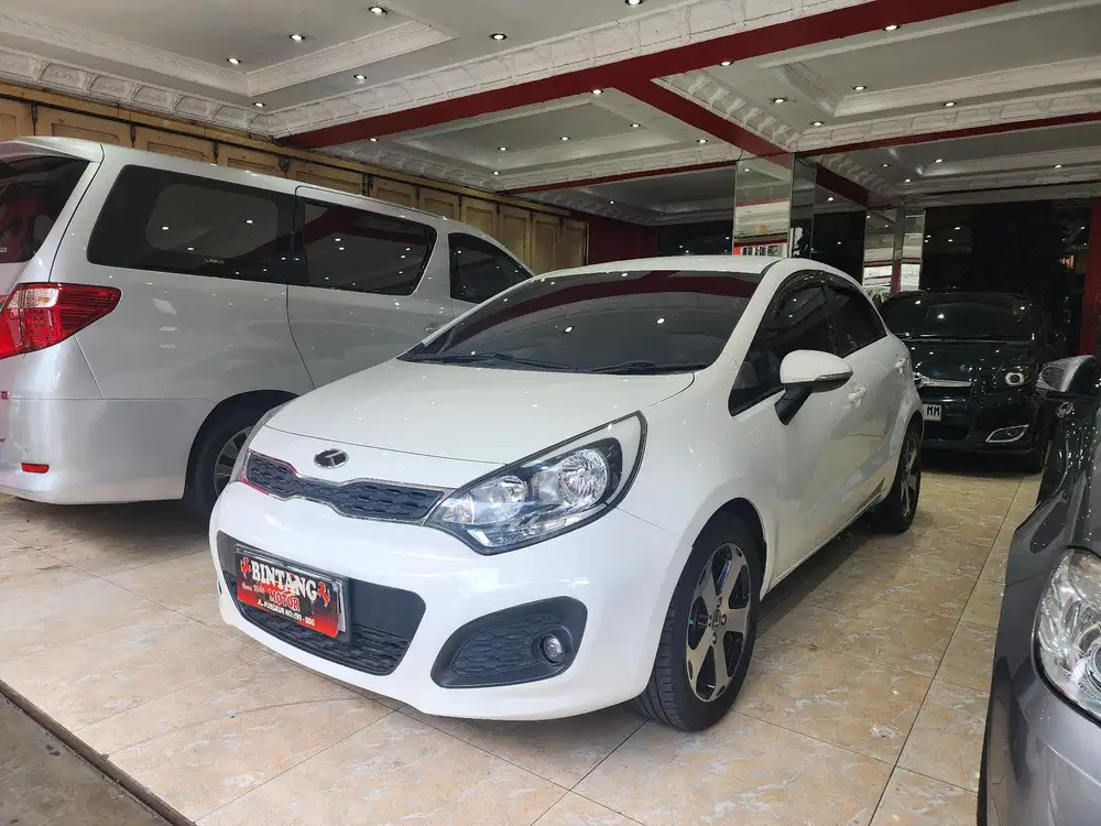 KIA RIO AT 2014 KM RENDAH PUTIH / MODEL THN 2015 (BINTANG MOTOR)