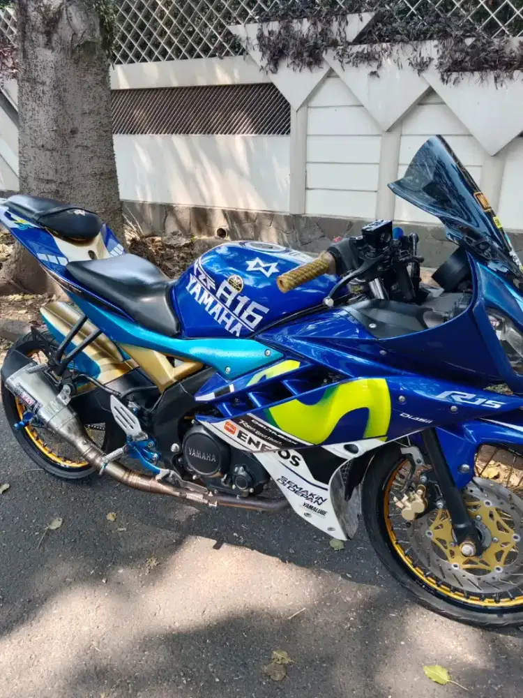 Di jual butuh motor R15 pribadi 11juta nego
