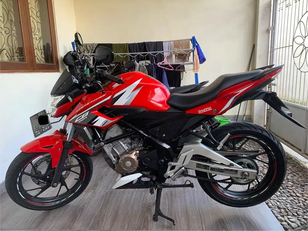 Honda CB150R SE Racing Red