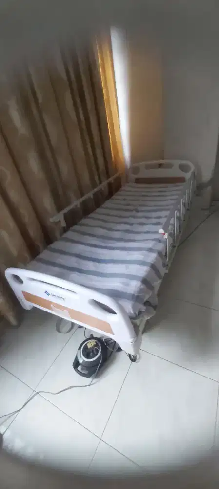 Dijual ranjang elektrik untuk lansia