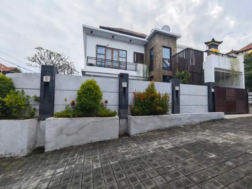 DIJUAL RUMAH SEMI VILLA DI GATSU BARAT DENPASAR BARAT