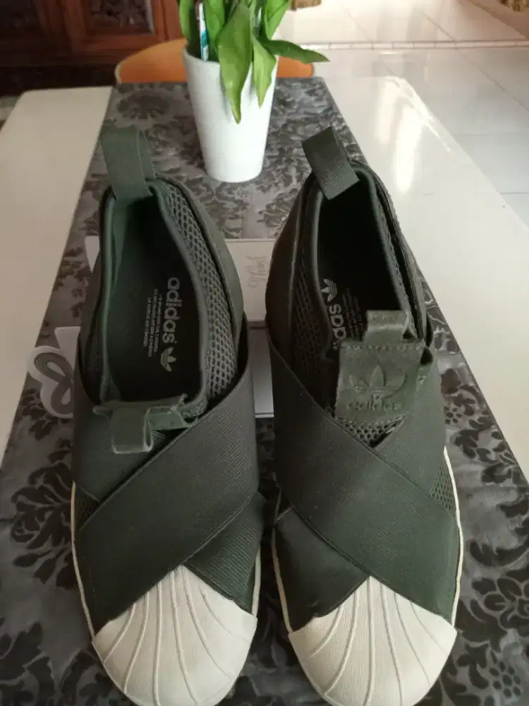 Sepatu wanita Adidas dan Vanz