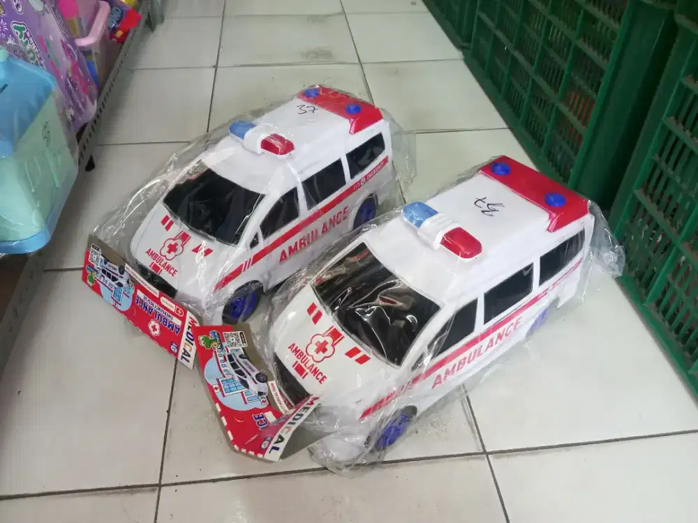 Mainan Anak Ambulan