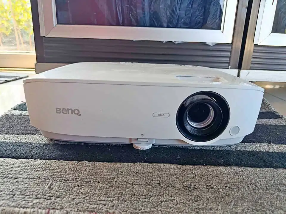 LCD Proyektor Second Murah BENQ MX 535 Full Segel Ori 3600 lumen