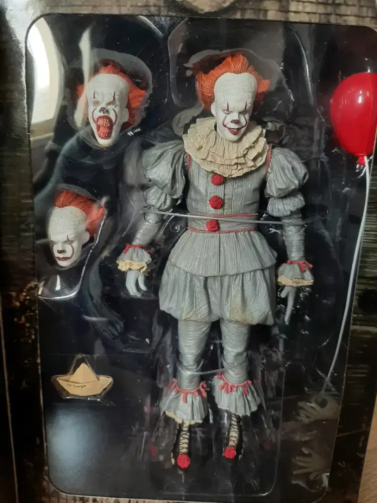 NECA ULTIMATE PENNYWISE IT (2017)