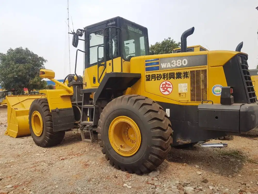Wheel loader Komatsu WA380 builtup Tangerang