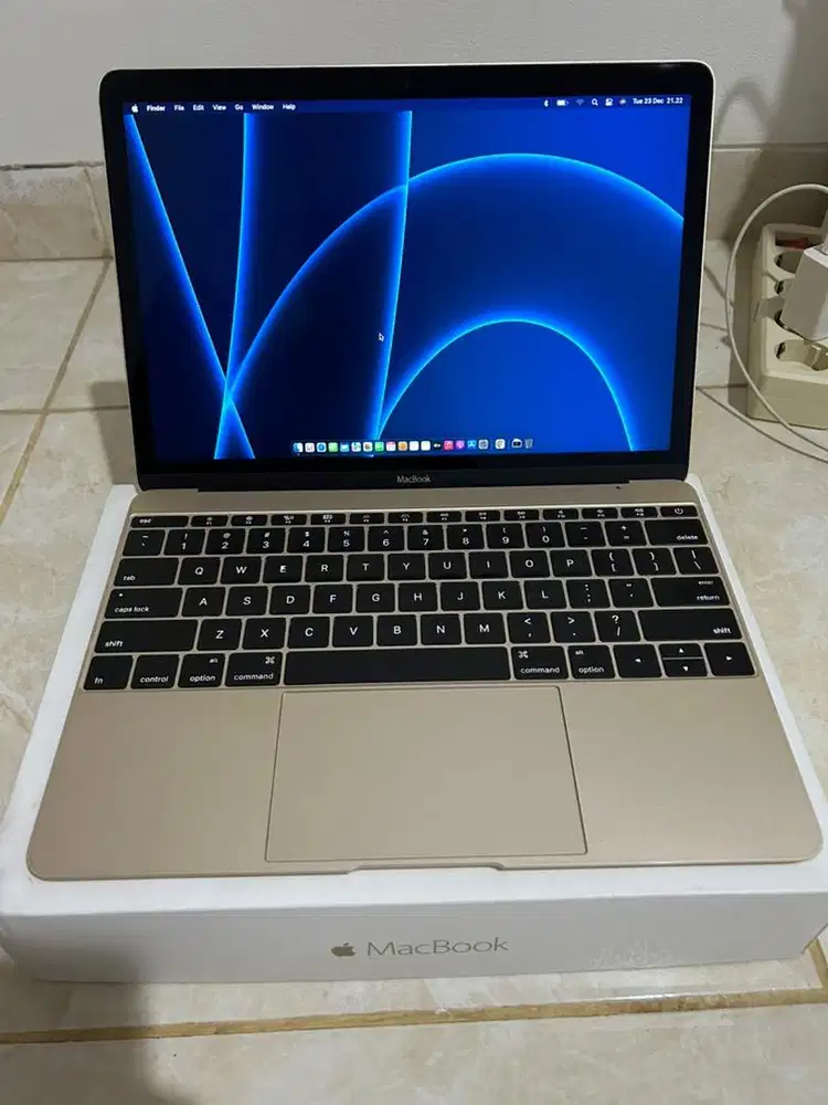 Macbook retina 2016 gold 8/256gb core m3 fullset resmi IBOX ID/A MURAH