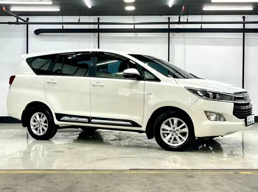 TOYOTA INNOVA 2.0 V LUX AT 2019