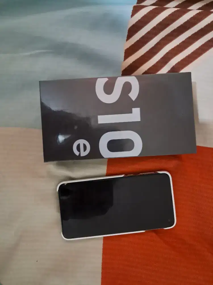Samsung Galaxy 
S10 E 6/128 FULLSET