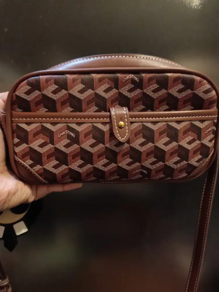 Tas  slingbag Cristy Ng