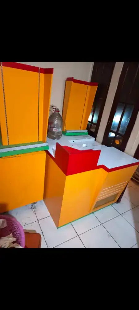 Dijual meja kasir dan rak ex minimarket