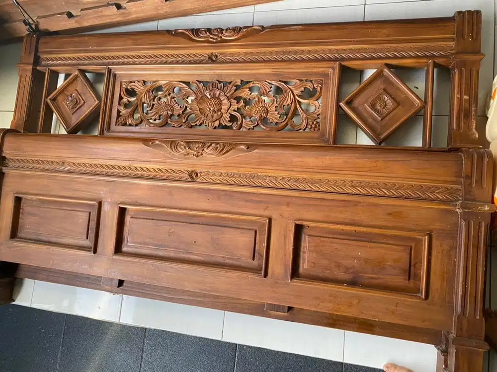 Dipan ukuran 160x200