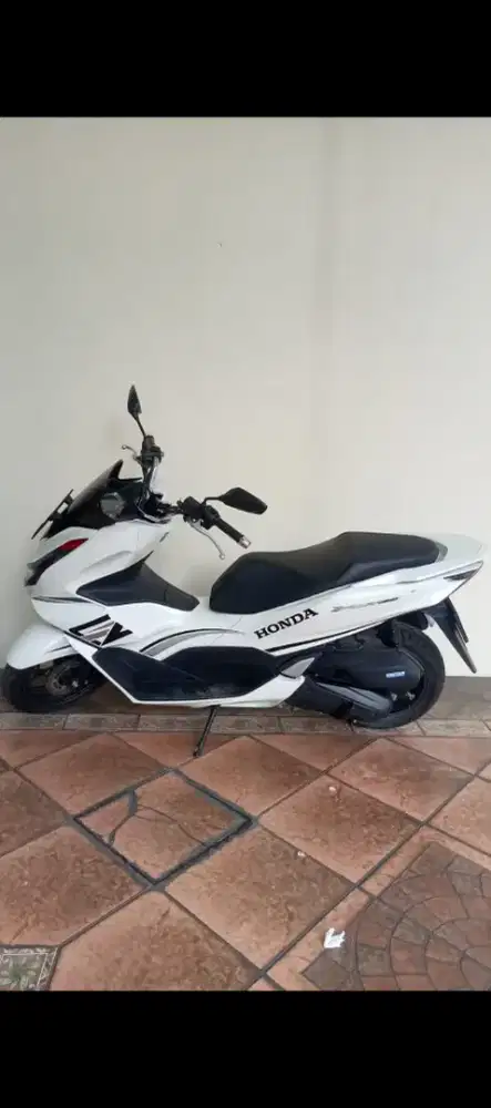 Honda pcx putih ( km 875 asli )