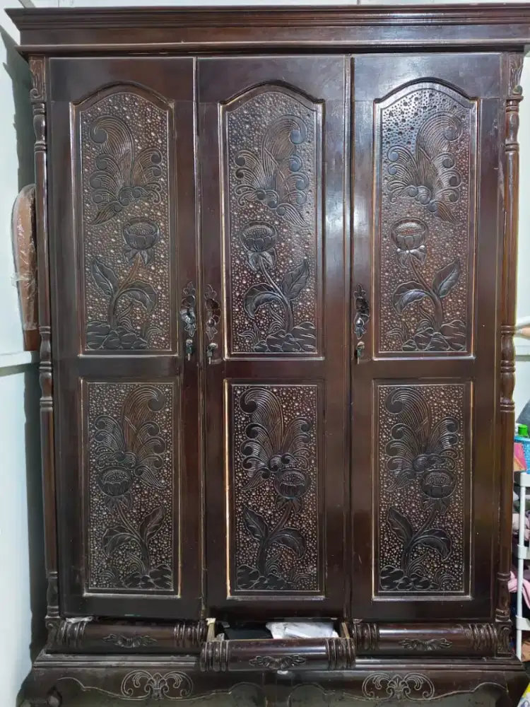 SET ASOE KAMA - ISI KAMAR. LEMARI, RANJANG DAN MEJA RIAS