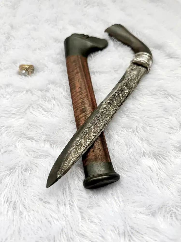 Badik LUWU panjang Bilah saja 20,6 cm.