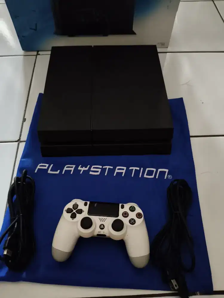 Di jual PS4 Fat 1tb Game original