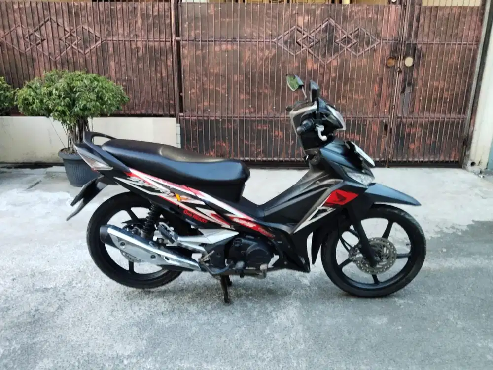 Honda Supra x 125cc thn 2014 pajak panjang plat 2029 siap pakai