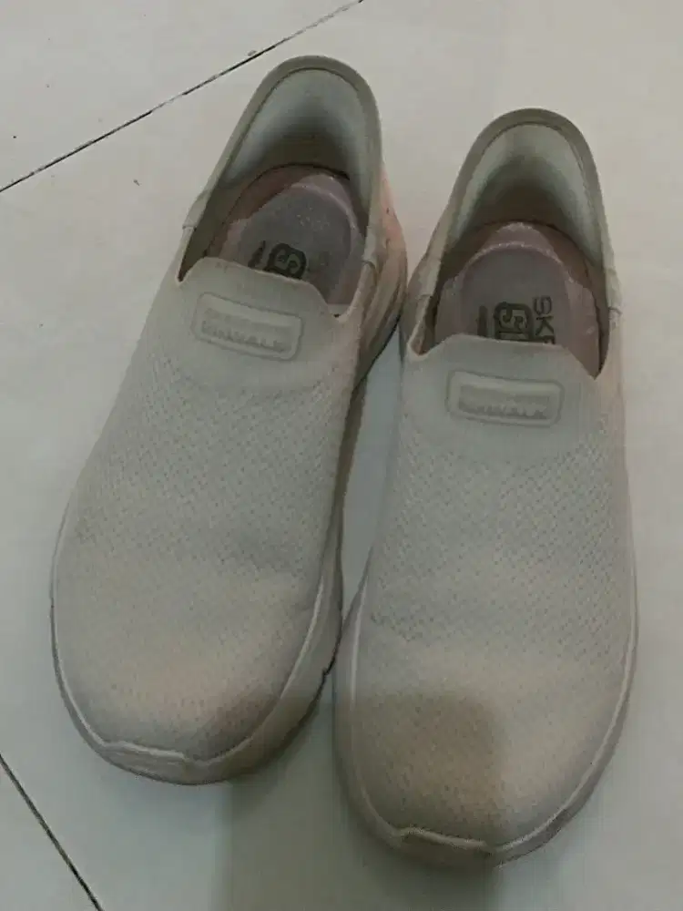 Sepatu kets Skechers Slips ins
