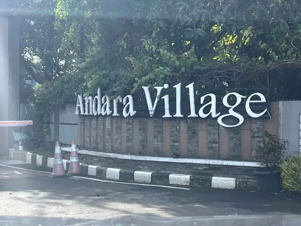 RUMAH NYAMAN DISEWAKAN DEPAN PINTU TOL, JALANAN LEBAR KT 3+1 KM 3+1