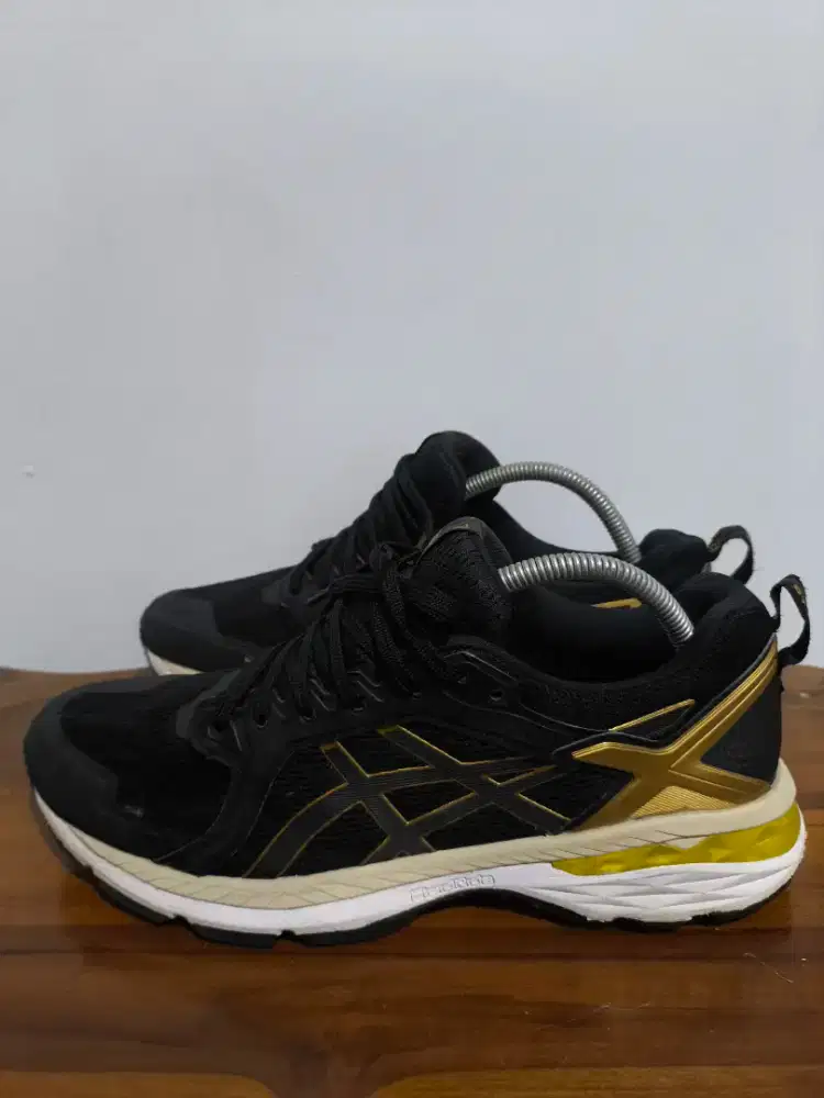 Sepatu Asic hitam size 43