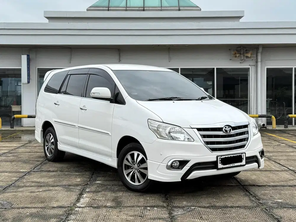 Toyota Kijang Innova V Lux Bensin 2015