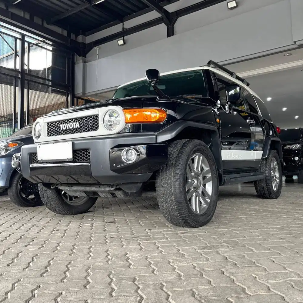 Toyota FJ Cruiser 4.0L 4WD CBU Japan 2013