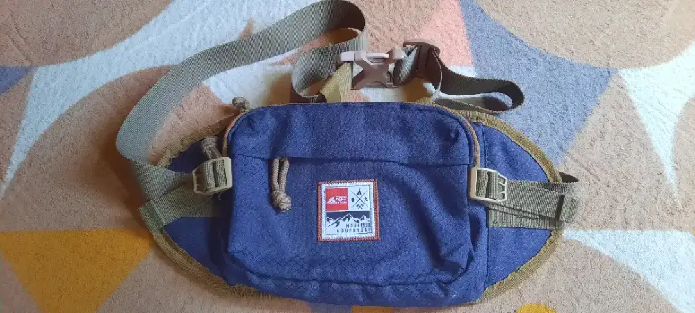 AREI SLING BAG NAVY