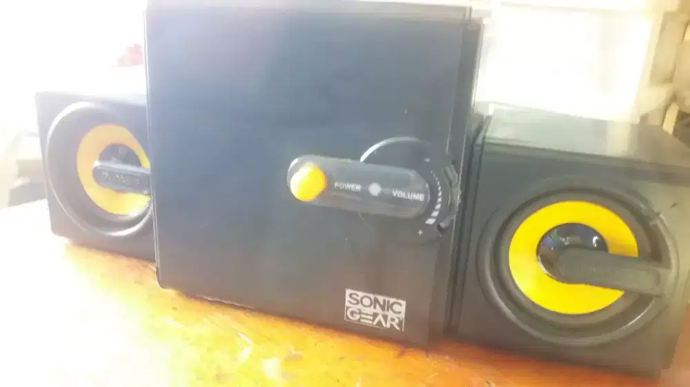 Speaker aktif sonicgear model Tatoo303