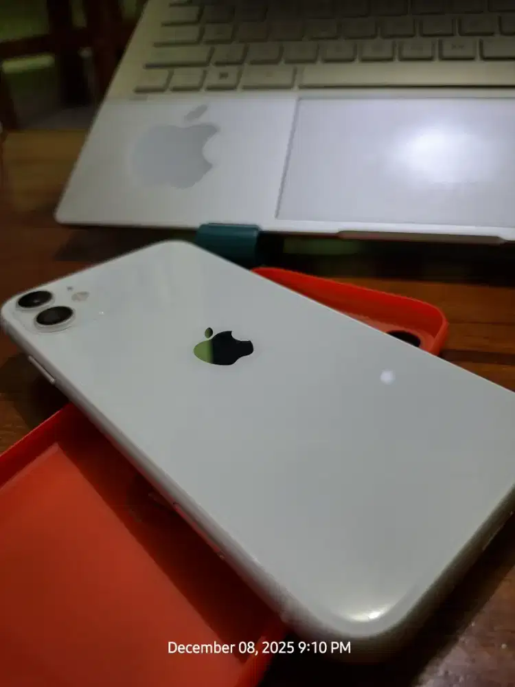 iPhone 11 (8/128) Rp 3.200.000