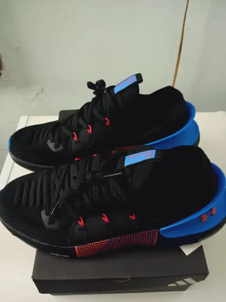 Under Armour HOVR Phantom 3 running shoes