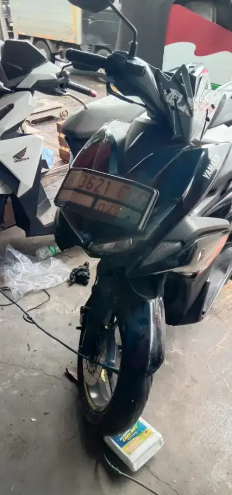 Yamaha Aerox 2017 pajak idup Surat komplit orisinil mulus..