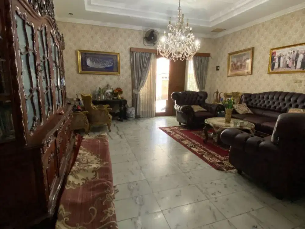 Rumah Bagus Lokasi Strategis Cocok Untuk Rumah Kost di Pusat Kota Kebayoran Baru Jakarta Selatan