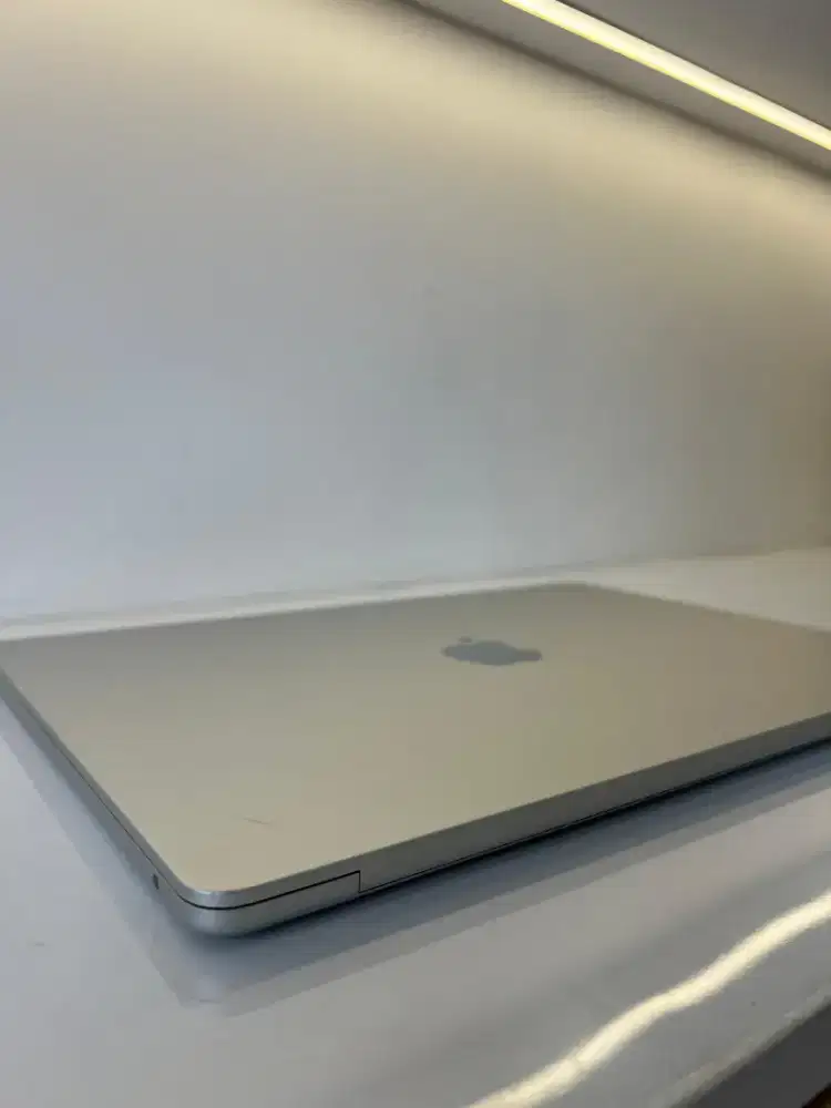 Macbook Air M3 15 8/256 GB