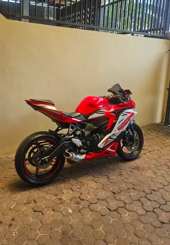 Dijual ZX25R ABS SE Tahun 2022 warna Merah Favorit Istimewa