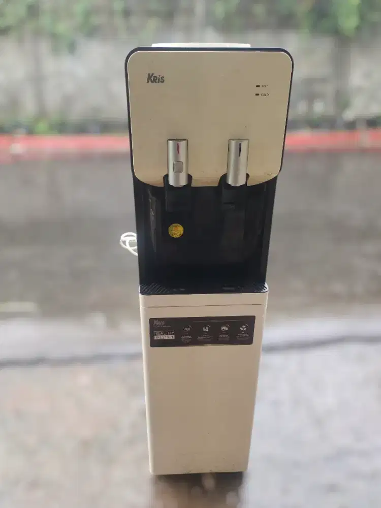 Dispenser kris hot and cool