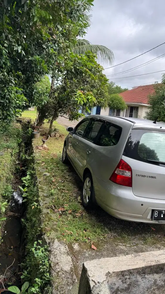 Nissan Grand livina 2010 Bensin