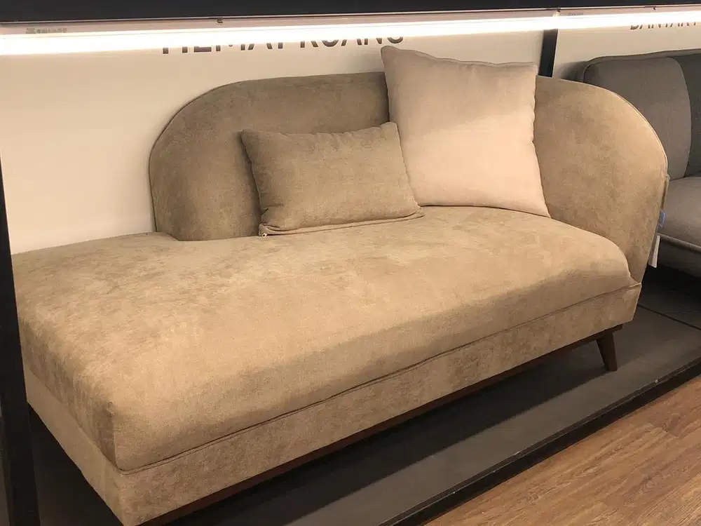 Kursi ruang tamu keluarga