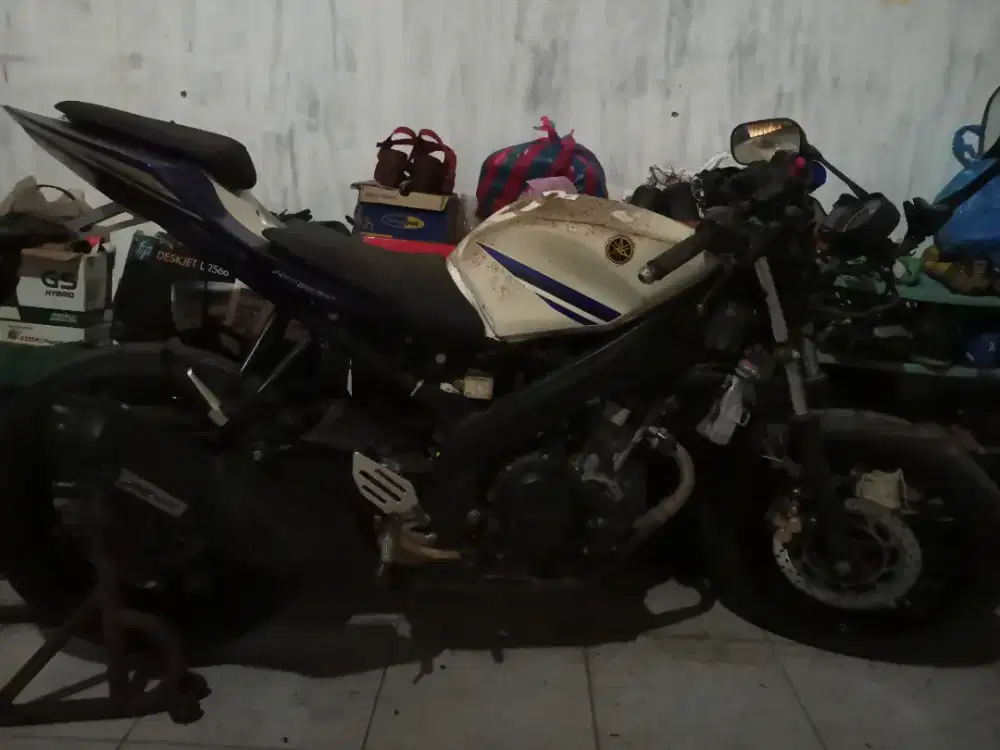 DIJUAL YAMAHA R15 V2