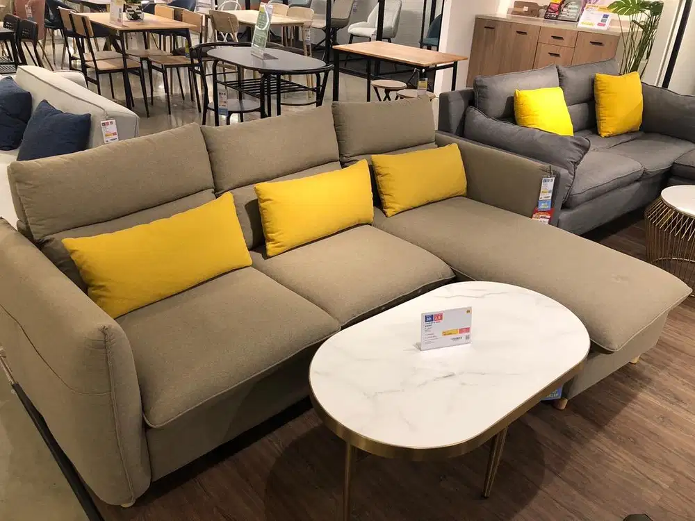 Kursi dan meja untuk ruang tamu keluarga