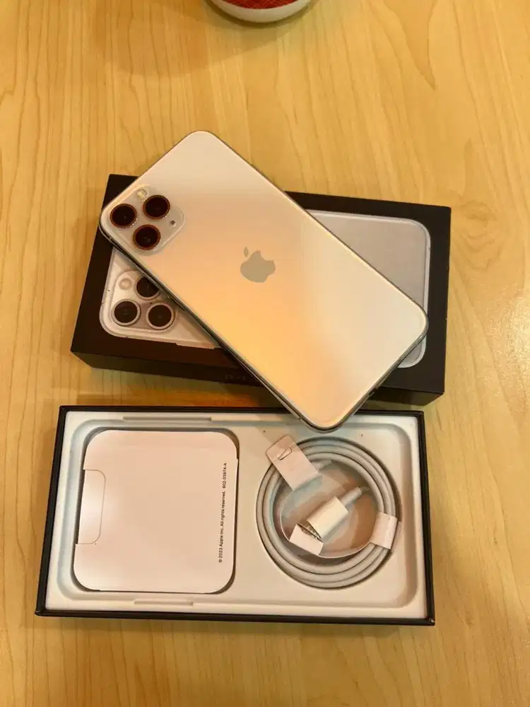 iphone 11 pro 256gb tetep seperti baru mulus 4G